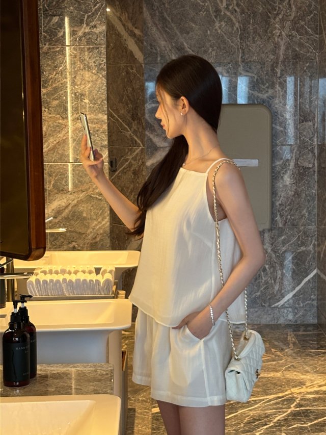 Moet Glow Tencel Set-up