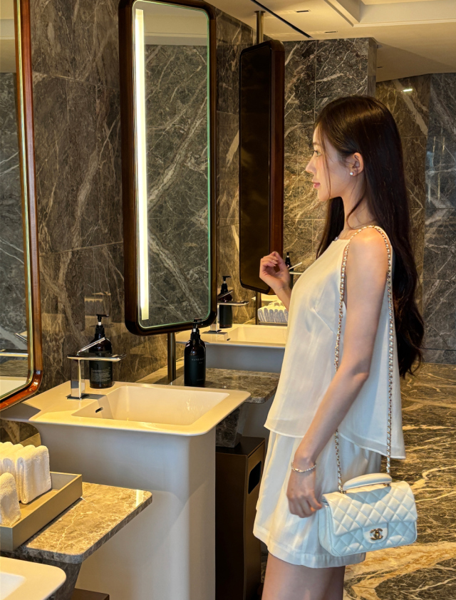 Moet Glow Tencel Set-up