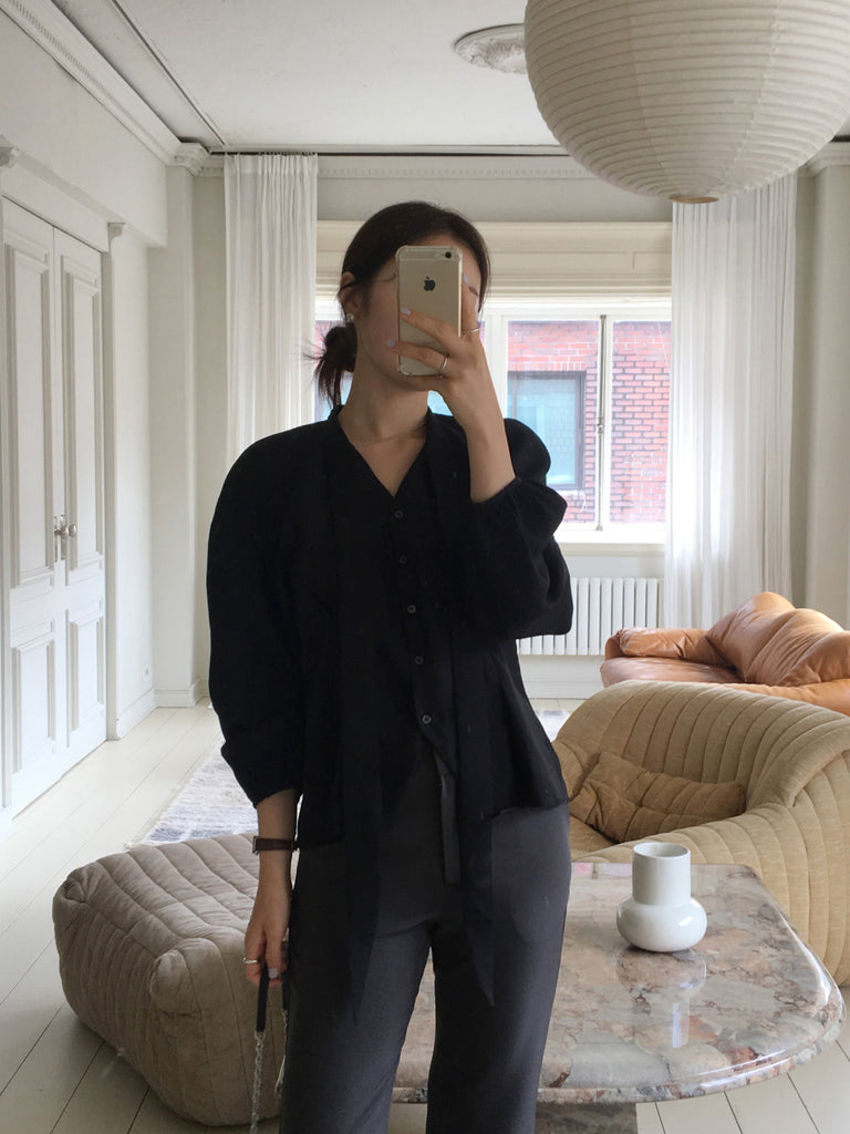 [🍂F/W] Glossy Silk Tie Blouse