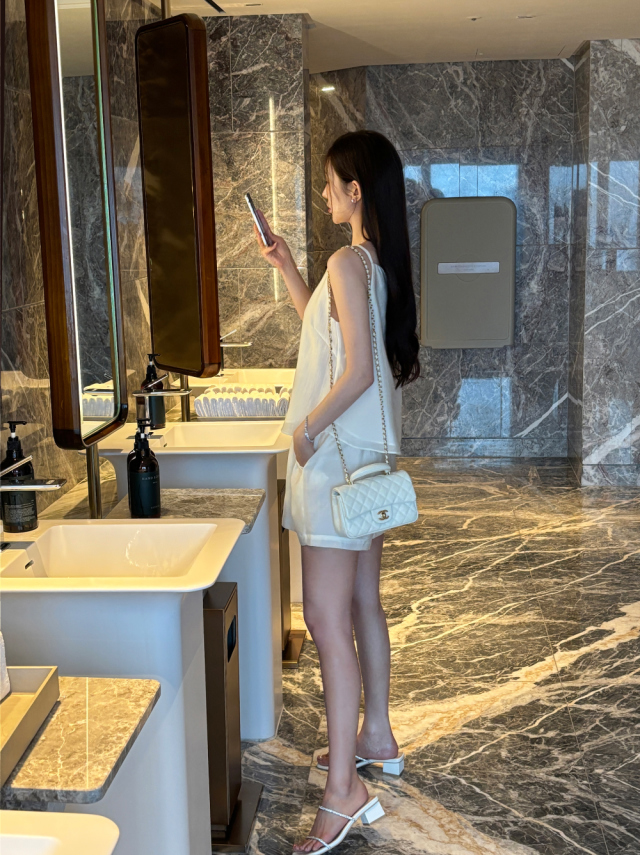 Moet Glow Tencel Set-up